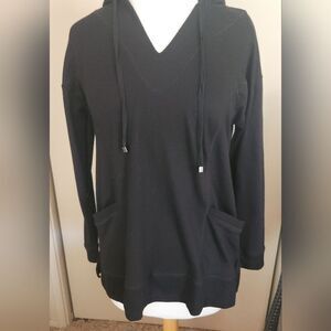 T34 Keren Hart black v neck long sleeved hoodie with slouch pockets Size Large